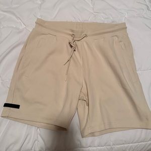 Never worn ALPHALETE men’s identity shorts 6” -size L $30